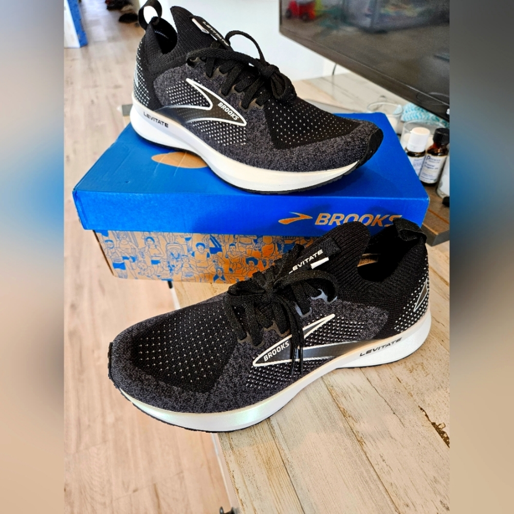 Brooks Women’s Levitate StealthFit 5 Neutral Running Shoe NWT